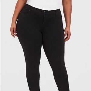 TORRID STUDIO PREMIUM PONTE STRETCH SKINNY PANTS